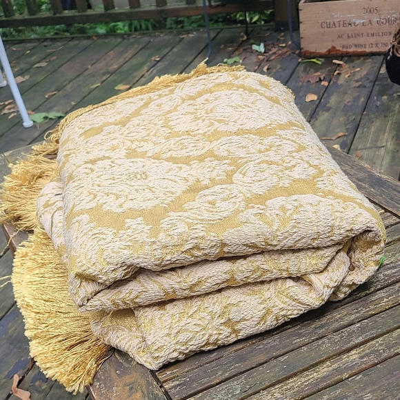 Vintage Gold  Tapestry Bedspread - Picture 6 of 7